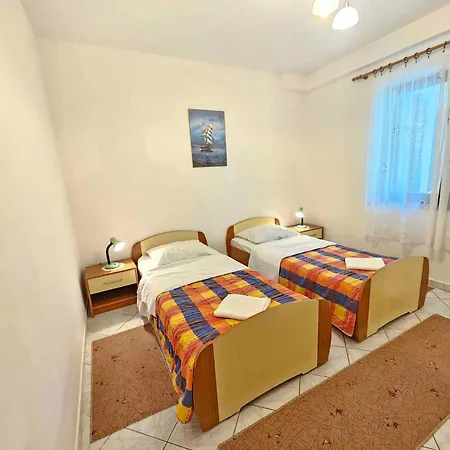 Apartamento In 35132 Novi Vinodolski